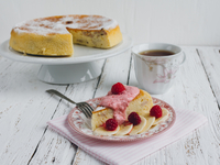 Творожная запеканка с бананами: три рецепта для завтрака