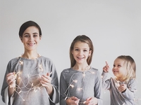 Стильная семейка: 10 крутых образов от мамы-блогера и ее дочек