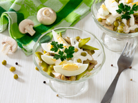 Салат из курицы с шампиньонами