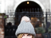 Нет менингиту: шапки с помпонами в образах street-style