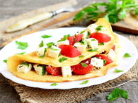 Омлет с фетой и вялеными помидорами