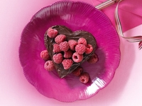 Шоколадные пирожные в виде сердца