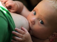 Восемь правил приема лекарств во время кормления грудью