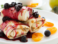 Блины с вишней и творогом: три вкусные идеи