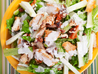 Салат с курицей и орехами: ТОП-5 рецептов