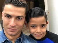 Криштиану Роналду отметил день рождения в семейном кругу