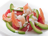 Салат на День Валентина из креветок, авокадо и грейпфрута