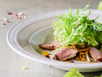 Мясной салат с корнишонами