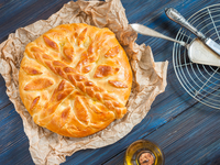 Дрожжевой пирог с курицей