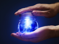 Самым любознательным: как сделать торнадо в банке