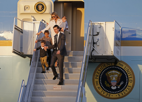 Иванка Трамп приехала на деловую встречу во Флориду с детьми