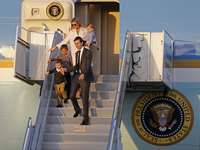 Иванка Трамп приехала на деловую встречу во Флориду с детьми