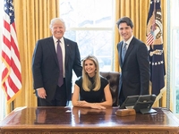Иванку Трамп раскритиковали за снимок в президентском кресле