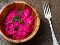 Шведский салат из свеклы и сельди