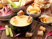 Сырное фондю: как готовить и с чем подавать