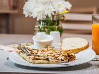 Завтрак по-французски: три рецепта сэндвича Крок Мадам