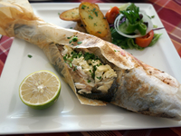 Запеченная рыба в пергаменте с овощами