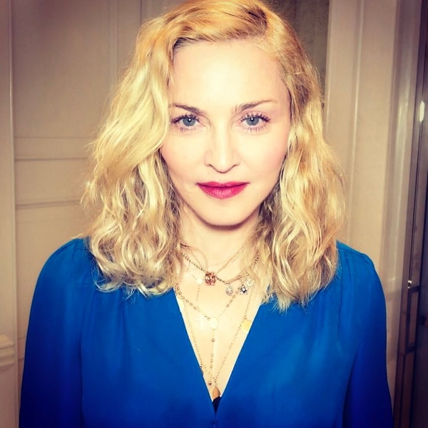 Мадонна поделилась милым снимком с удочеренными близняшками