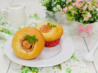 Рецепт на 8 марта: кексы с яблочными розочками