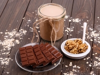 Молочный коктейль с бананом и шоколадом