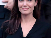 Джоли выкупила землю в Камбодже у экс-главаря кровавого движения