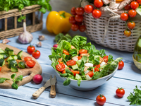 Что приготовить на 8 марта: ТОП-5 салатов из курицы и овощей