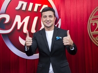 Подарки к 8 марта: как поздравят своих жен Зеленский, Горбунов и Кошевой