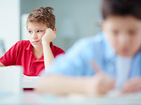 Учитель-тиран: как обезопасить ребенка, советует эксперт