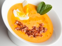 Суп из чечевицы с беконом и чесноком