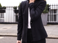 Как носить костюм и не выглядеть скучно