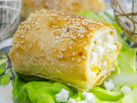 Что приготовить на завтрак: три рецепта с творогом и зеленью