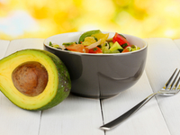 Постный салат из авокадо: три вкусные идеи