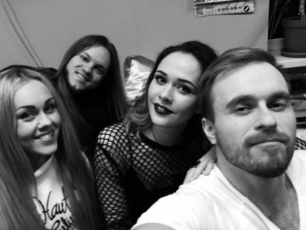 Юлия Санина спела колыбельную в эфире NRJ Acoustic