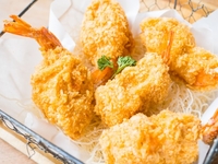 Жареные креветки во фритюре