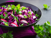 Постный салат из краснокочанной капусты: три вкусные идеи