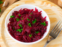 Постный салат из свеклы с чесноком