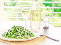 Весеннее ризотто с зеленым горошком и цуккини