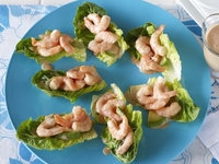 Весенняя закуска из креветок и авокадо