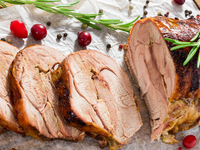 Пасхальные блюда: ТОП-5 рецептов рулета из индейки