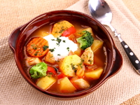 Жаркое из курицы, картофеля и брокколи