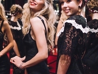 Вера Брежнева с дочкой восхитили киевскую публику в платьях от Dolce & Gabbana