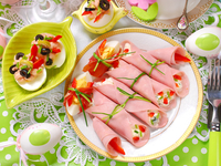 Пасхальные закуски из ветчины: ТОП-5 рецептов