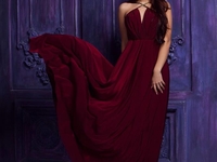 12 друзей выпускницы: оригинальные  платья от украинских брендов