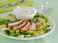 Весенний салат из курицы, яблок и сельдерея