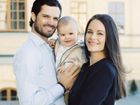 Принц Карл Филипп и принцесса София показали новые фото годовалого сына