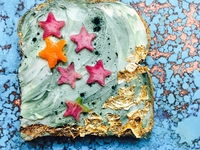 Новый фуд-тренд Instagram: русалочьи тосты