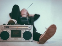 Да здравствует пятница: слушаем и танцуем под легкую музыку