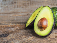 Лайфхак: как правильно чистить авокадо