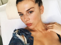 Анна Седокова вернулась на сцену через две недели после родов