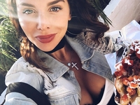 Анна Седокова показала обнаженный живот после третьих родов